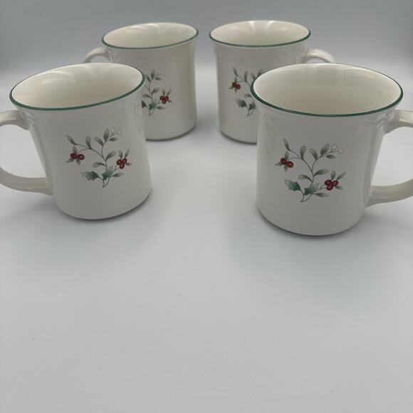 Pfaltzgraff Winterberry Coffee Mugs Cups set of 4 Christmas Holiday Stoneware - Picture 1 of 8